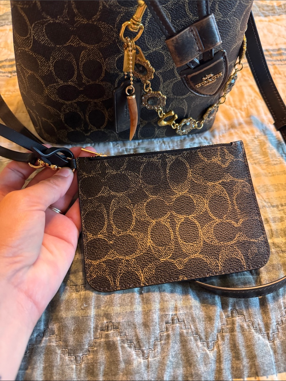 Coach Rowan bucket bag signature loved print READ AS IS - Picture 4 of 8